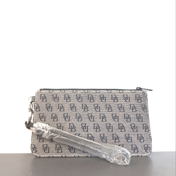 Dooney & Bourke pouch - Picture 2 of 14